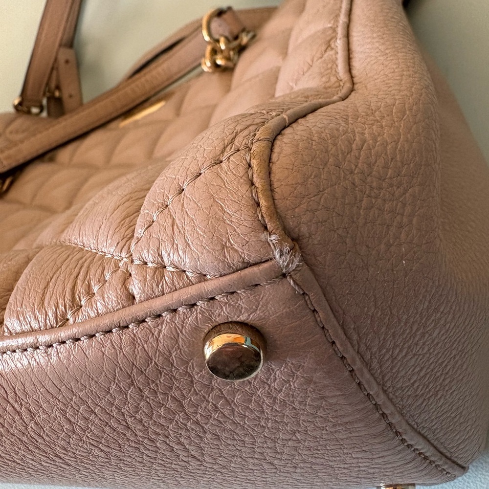 Kate Spade | Neutral Lavender Quilted Women's Medium Shoulder Bag - Picture 9 of 16